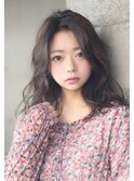 若く見える髪型　透け感クリ―ミィロング