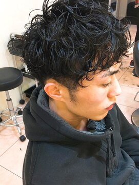 ディスイズバーバー(THIS IS BARBER) ツーブロック スパイラルパーマ 黒髪 【札幌】