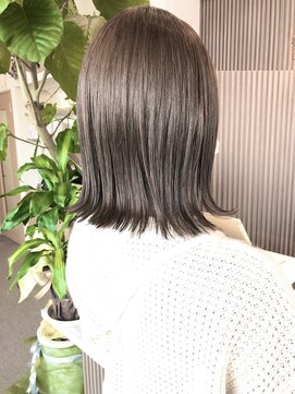 ブレンド(BLEND) オリーブベージュのボブ