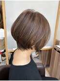 白髪ぼかしハイライト×前下がりショートボブ