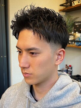 ビンゴ(BINGO) 1063黒髪短髪ショートツーブロック刈り上げ束間アップバング