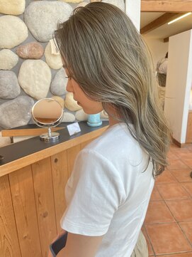 ラパンセベージュ(LA PENSEE BEIGE) オリーブベージュカラー