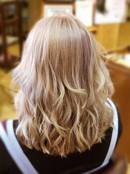 お客様一人ひとりとしっかりカウンセリングを行い、なりたいスタイルや生活背景などを加味して施術します。