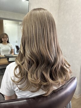 アルレン(Allen) ミルクティーベージュ【宇都宮/白髪ぼかし/韓国巻き】