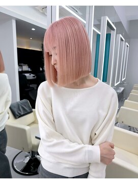 テイス 新宿(TACE) ホワイトサーモンピンク[ネビージュ/黒髪/小顔/新宿]