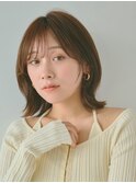 レイヤーボブ　外ハネ　シースルーバング　ミルクベージュ