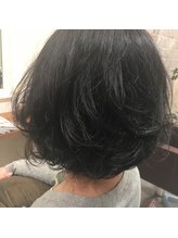 レヴィー(REVIE) 揺れるグラデーションボブ