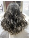 グレージュ×ベージュのコントラストハイライト