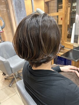 スタジオ アルファプラス 日暮里店(studio α+) ステップボーンカットカットボブショートハイライト白髪ぼかし