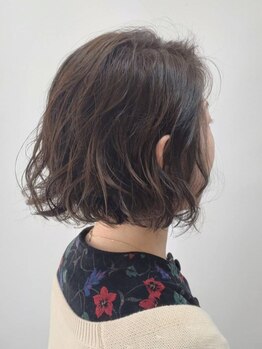 ディンプル(DIMPLE)の写真/エイジングケアを熟知したスタッフがあなたのなりたいを叶えます!気になる白髪もしっかりカバーしてくれる*