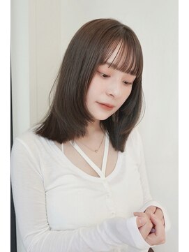 ローネス(LONESS) ミディアムレイヤー レイヤーカット 顔まわりレイヤー