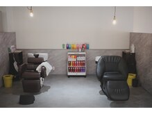 チルバイヘアーガーデンミルクティ(Chillbyhairgardenmilktea)の雰囲気（フルフラットになるシャンプー台でリラックスできます）