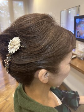 びようしつ あとりえ 夜会巻き