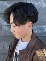 ヒュイル バイ ニアウ(Hwyl by Niau)&nbsp;メンズセンターパートパーマニュアンスパーマスパイラルパーマ