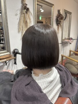 ヘアメイク アンフィ(amphi) オリーブグレージュ