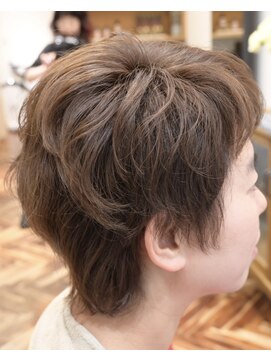 ステム(stem) ワンブリーチで作る大人の明るいベージュヘア(白髪ぼかし)