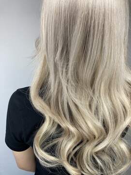 フツーロ 栄(FUTURO) プルエクステ