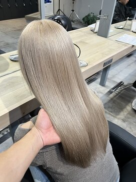 リア 布施店(Lia) ホワイトベージュ