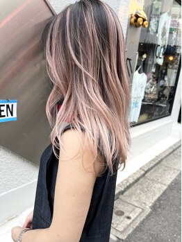 ヨッカ(YOCCA)の写真/自分に1番似合う長さに絶妙な抜け感をプラス★#外国人風ハイライト#バレイヤージュ#Wカラーとの相性も◎