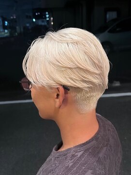 ネハス 名古屋栄店(nehus.) MEN’S HAIR/サーフカール/刈り上げセンターパート/ブリーチ