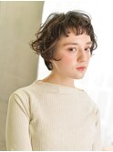 トップがふんわり見えるお手入れ楽ちんショートボブ♪