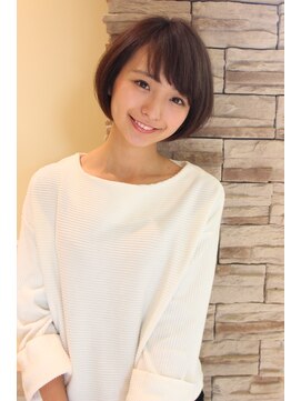 レウナ 外苑前(Reuna) 暗めカラーでも大人可愛く決まる　ひし形ショートボブ