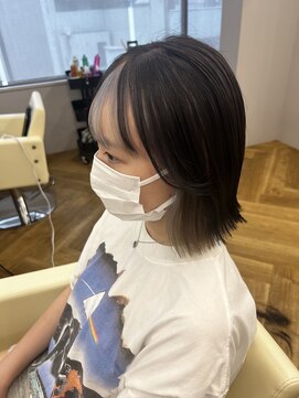 シカ 神戸三宮元町店(Cica) ホワイトシルバー 前髪インナー イヤリングカラー 髪質改善 元町