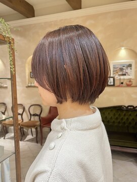 ビュートリアム265(BEAUTRIUM 265) 丸みショート 前下がりショートボブ 丸みボブ ピンクブラウン