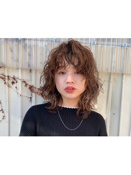 生え始めた白髪…Magなら、ファーストグレイの方にも◎しみない×デザインカラーと混ぜて色味を楽しめます!