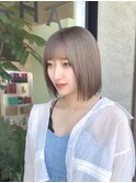 パッツンボブ 切りっぱなしボブ ハイトーン グレージュ