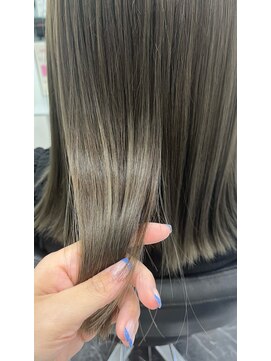 テテ(TETE) 艶髪グレージュ／イルミナカラー