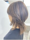 大人フェミニンな、ソフトウルフセミロング