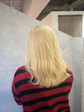 トリムバイエンヴィ(tlim by ENVY) 【石塚スタイル】抜きっぱなしブロンドヘアー