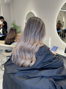 リュストル 町田(LUSTRE) ホワイトシルバーバレイヤージュ