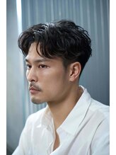 ゼノ 海老名(XENO)&nbsp;ラルフカールラウンドマッシュフェザーパーマメンズパーマ眉毛