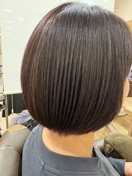 リュッカ(Lycka) 小顔ショートピンクベージュ