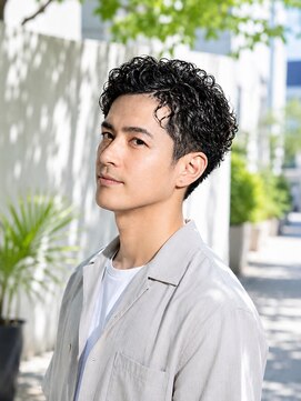 ブリリアント ヘアー ダイヤ(Brilliant Hair Dia) 40代メンズ向けツイストスパイラル|大人の色気カーリーパーマ