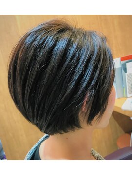 スターズヘアラウンジ(stars hair lounge) 前髪は長めのショートボブ