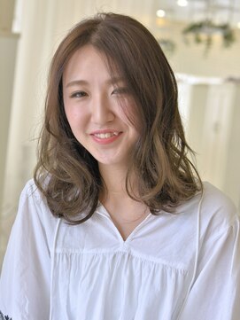 アドラーブル 万代店 (adorable) 【adorable】レイヤーで空気感たっぷり♪ゆるふわ小顔ミディ