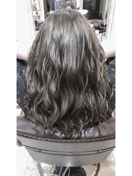 ティアラ 桜木町(TIARA) お客様style～ハイライト×ダークベージュ