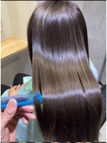 リタ(rita.)&nbsp;林　直人　ツヤ髪アッシュグレー×イルミナカラー