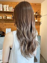 ビスクヘアデザイン(bisq hair design)&nbsp;韓国風　前髪カット　艶髪　くびれ巻き　サイドバング
