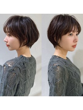 アンド ストーリーズ(&STORIES) 前髪あり耳掛け丸みくびれショートボブ20代30代40代50代(蘭)