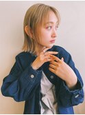 切りっぱなしボブ×ホワイトベージュ