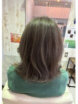 白髪ぼかしハイライト　グレージュ　ミディアムヘア