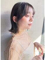 前髪美髪艶感フェミニンロングエアリーカールサイドバング