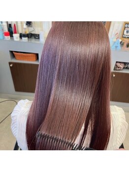 ヘアーメイク リリー マカナ(HAIR MAKE LI ILI I MAKANA)の写真/髪の内部から補修してくれるトリートメントで、ダメージを最小限に抑え、艶感のある美しい髪へ♪