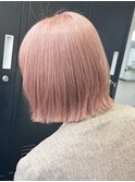 ライトピンクベージュの切りっぱなしボブ