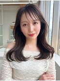 似合わせカットの流し前髪のくびれレイヤーと透明感グレージュ
