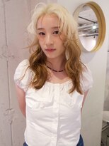 ルーム(Loom.)&nbsp;ルーツカラー　ハイトーンデザインカラー　ミディアムウェーブ